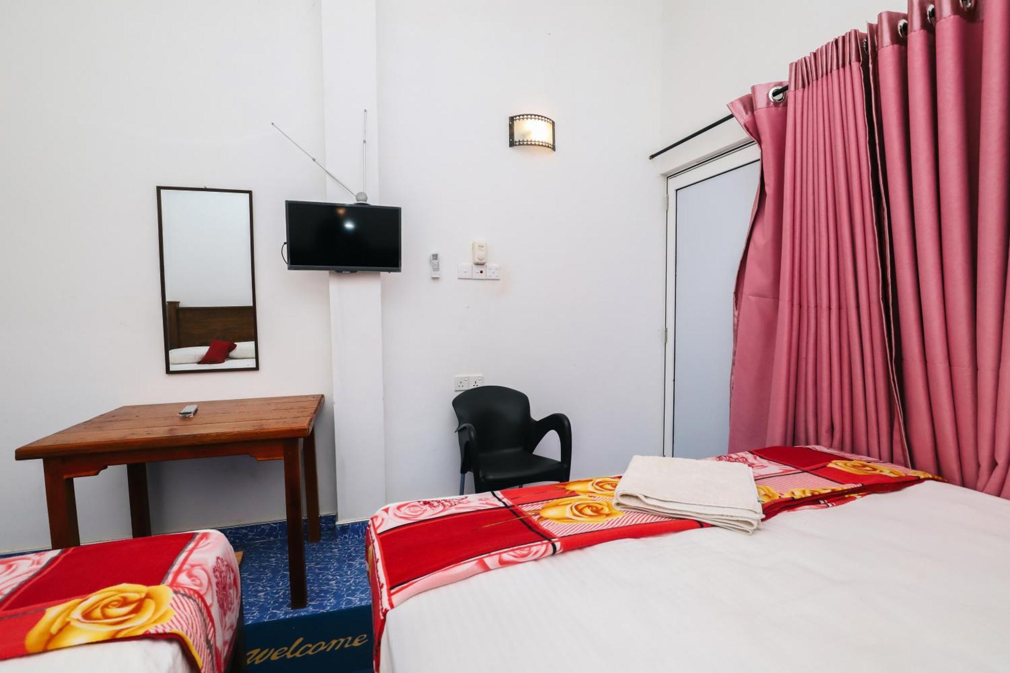 Delight Reich Hotel Peradeniya Room photo