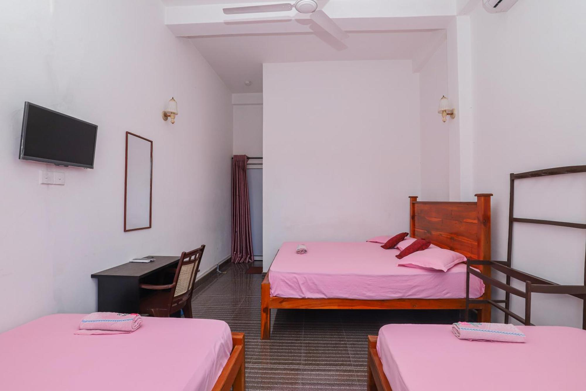 Delight Reich Hotel Peradeniya Room photo